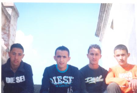 fi  5ata  drari d 7awma  ok